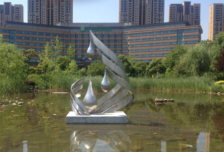 玻璃钢雕塑是不是只能做一些大型的雕塑呢？